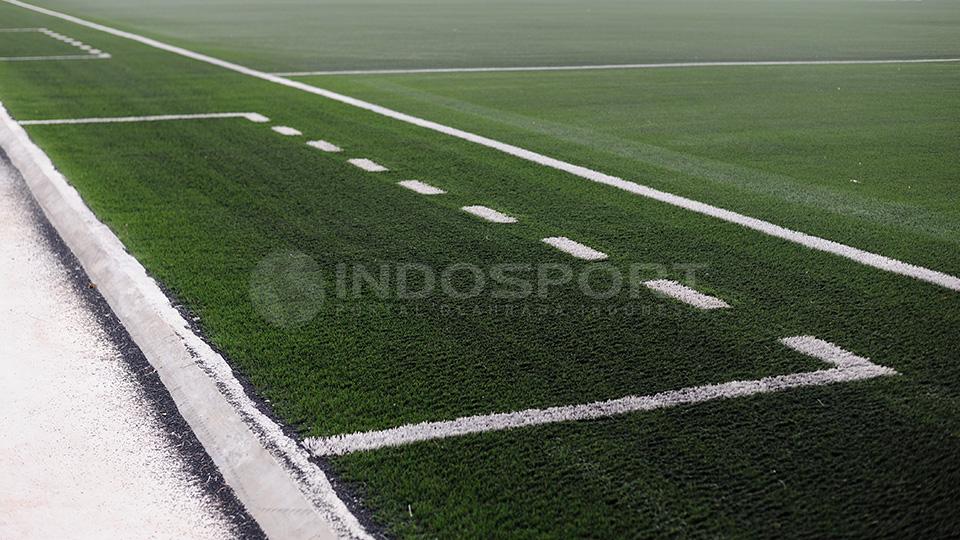 Lapangan rumput sintesis. - INDOSPORT